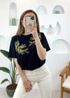 SİYAH NAKIŞLI TSHIRT