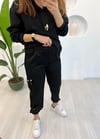 SİYAH SATEN TAŞ DETAY PANTOLON