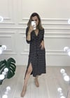 SİYAH YIRTMAÇLI DESEN ELBİSE 