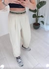 TAŞ BELİ LASTİKLİ PANTOLON