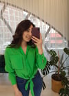 YEŞİL ÖNDEN BAĞLAMALI GÖMLEK