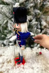40 Cm Baltalı Fındıkkıran Lacivert Pelerinli Kurşun Asker Nutcracker Yılbaşı Yeni Yıl Dekoru