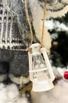 Dans Eden Müzikli Işıklı Noel Baba 30 cm Beyaz Gümüş Kış Temalı Gaz Lambalı Yılbaşı Yeni Yıl Dekoru