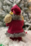 Dans Eden Müzikli Işıklı Noel Baba 30 Cm Kırmızı Kıyafetli Ayıcık Torba Detay Yılbaşı Yeni Yıl Dekor