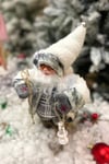 Dans Eden Müzikli Işıklı Noel Baba 30 cm Beyaz Gümüş Kış Temalı Gaz Lambalı Yılbaşı Yeni Yıl Dekoru