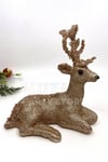 Gold Renkli Oturan Zarif Geyik Simli 20x20 Cm Sırtı Boynuzu Pul Detaylı Yeni Yıl Yılbaşı Süsü Dekoru
