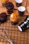 Gümüş Yaldızlı Siyah 12li Kek Kalıbı İyiki Doğdun Yazılı Fırında Dağılmayan 6.5x5 Cm Muffin Cupcake
