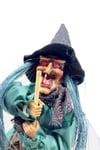 Halloween Cadı 30 Cm Cadı Gülüşü Sesi Çıkaran Gülerken Gözlerinin Işığı Yanan Cadılar Bayramı Dekoru