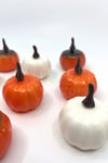Halloween Partisi Balkabağı Dekoru Turuncu Beyaz Renkli 9 Adet 4.5 cm Cadılar Bayramı Süsleme Süsü