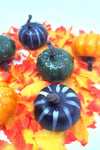 Halloween Partisi Balkabağı Dekoru Yeşil Koyu Mürdüm Turuncu Renk 6 Adet 6 cm Cadılar Bayramı Süsü