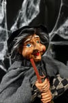 Halloween Partisi Cadı 55 Cm Siyah Damalı Özel Dokuma Kıyafetli Süpürgeli Cadılar Bayramı Dekoru