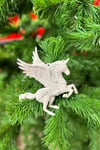 Kanatlı Beyaz Pegasus At Yılbaşı Ağaç Süsü Kabartmalı Unicorn Simli 12 Cm Yeni Yıl Çam Ağacı Süs