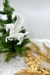 Kanatlı Beyaz Pegasus At Yılbaşı Ağaç Süsü Kabartmalı Unicorn Simli 12 Cm Yeni Yıl Çam Ağacı Süs
