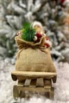Kızaklı Noel Baba 34x34 Cm Kırmızı Kürklü Kızağı Hediye Dolu Torbalı Yeni Yıl Yılbaşı Konsept Dekoru
