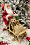 Kızaklı Noel Baba 47x40 Cm Kırmızı Kürklü Kızağı Hediye Dolu Torbalı Yeni Yıl Yılbaşı Konsept Dekoru