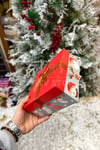 Lüks Yılbaşı Hediyelik Hediye Kutusu 3 Lü Set Fiyonklu Kırmızı Noel Baba Geyik Kardan Adam Baskılı
