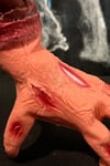 Müzikli Sesli Yürüyen El Hareketli Wednesday Şey Kesik El Halloween Cadılar Bayramı Süsü Dekoru