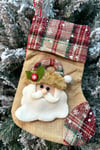 Noel Baba Yılbaşı Peluş Çorap 21x15 cm Hasır Renkli Ekoseli Yeni Yıl Çam Ağacı Asmalık Asılan Süs