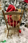 Sallanan Sandalyeli Noel Baba 45x32 Cm Kırmızı Kürklü Gaz Lambası Detaylı Yeni Yıl Yılbaşı Dekoru