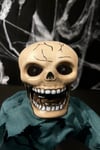 Sürünen Ağlayan Bebek Sesli Kıyafetli İskelet Zombi 85 Cm Işıklı Halloween Cadılar Bayramı Dekoru