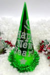 Yeşil Renk Yılbaşı Şapkası Karton Happy New Year Baskılı Simli Parlak Püsküllü Büyük Boy Yıldızlı