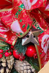 Yılbaşı Kapı Süsü 34x36 Cm Yeni Yıl Karşılama Dekoru Christmas Çelengi Kapı Çiçeği Dekoratif Fiyonk