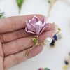 Pembe Manolya Çiçeği Broş