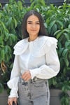 Beyaz Önlük Yaka Dantel İşlemeli Gömlek