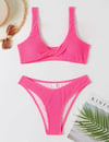 Önü Burgu Detaylı Pembe Bikini Takım