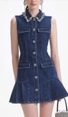 Yakası Kristal Taşlı Düğmeli Kolsuz Mini Tasarım Jean Elbise