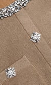 Yakası Kristal Taşlı Gold Düğmeli Cepli Peplum Detaylı Kendinden Simli Midi Elbise