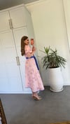 Palmiye Desenli Kuşaklı Elbise Pembe