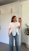 Yırtmacı Taş Detaylı Basic T-shirt Ekru
