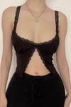 Low-Cut Lace Bluz