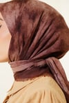 Batik Desen Soft Kraş Serisi Eşarp Kestane
