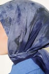 Batik Desenli Soft Eşarp Lacivert Mavi