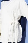 Çiçek İşlemeli Bağlamalı Kimono Beyaz
