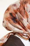 Gül Desenli Soft Eşarp Camel