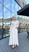 ÖNDEN DÜĞMELİ ELBİSE
