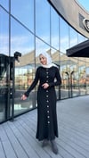 ÖNDEN DÜĞMELİ ELBİSE SİYAH