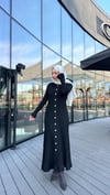 ÖNDEN DÜĞMELİ ELBİSE SİYAH