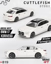 Mini GT 1/64 BMW i7 xDrive60 Mineral White - Blister Paket MGT00819-BL