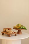 Rustik Ahşap Sofra Seti – 25 Cm Lucca Ayaklı Tabak, 17x25 Cm Risus Sunumluk ve Nar Tabaklı Şamdan