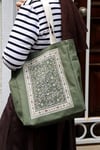 Toptan Yeşil Kilim Desen Baskılı 390 gram Pamuk Çanta (40*40 cm)