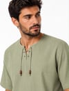 Oversize Erkek Tişört – İpli kısa kol Yakasız %100 Pamuk-YeşilOversize Erkek Gömlek – İpli Yakasız %100 Pamuk GOMLEKİP-01OVERSİZE GÖMLEK İPLİSUFFA