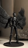 Lucky 13 Aksiyon Figürü Robot Oyuncak 13cm Siyah Melek Kanatları ve Aksesuar Paketi