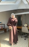 Deniz Yıldızı Kemerli Tensel Elbise-Kahverengi 
