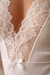TARA WHITE Şık Beyaz Dantel ve Bağcık Detaylı Çıtçıtlı Body