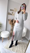 DİK YAKA YIRTMAÇLI TRİKO ELBİSE