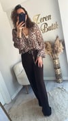DİKİŞ DETAYLI KEMERLİ PANTOLON 